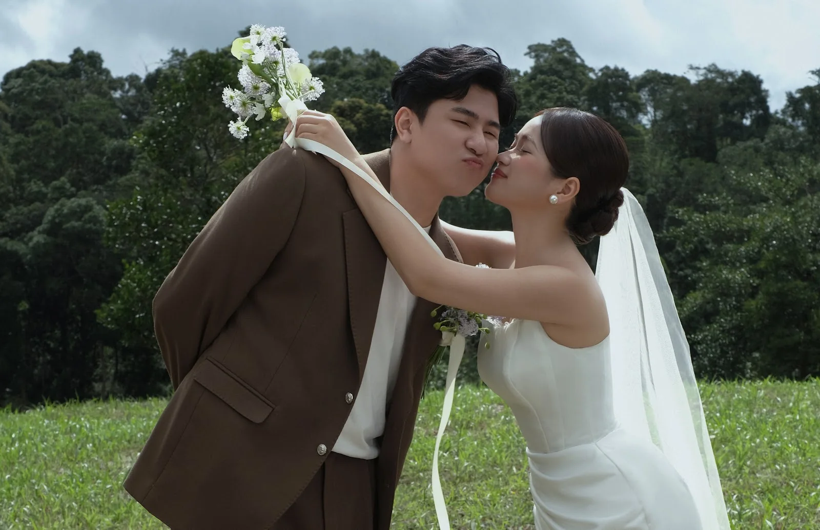 Duy Thắng và Thuý Quỳnh bên nhau trong ngày hạnh phúc
